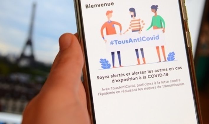 Франция первой внедряет COVID-паспорта для туристов